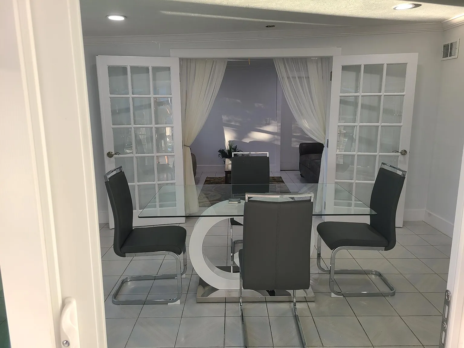 3 bed, 2000 sqft, $3,400 — Photo 4