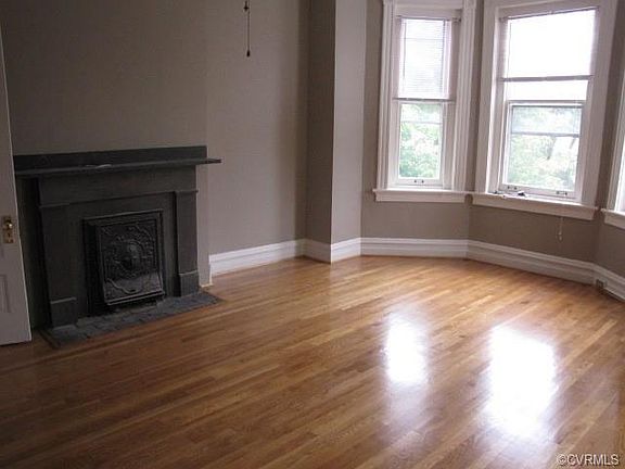 2nd image of 1837 W Grace St #1