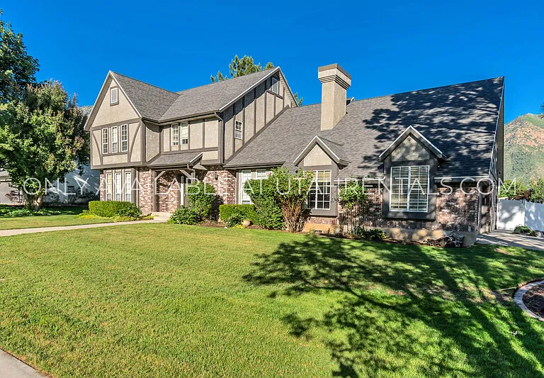 960 N Eastview Dr — Photo 3