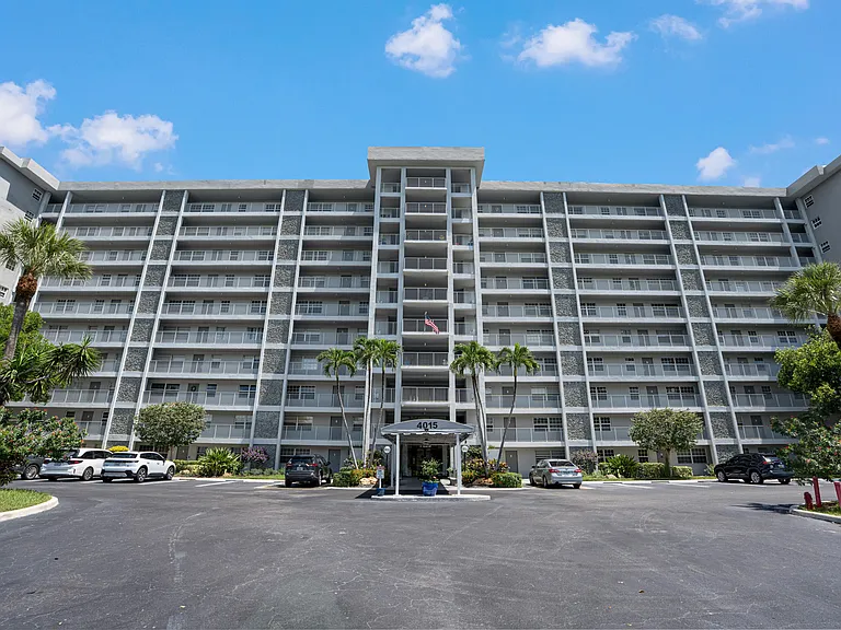 4015 W Palm Aire Dr #704 — Photo 23