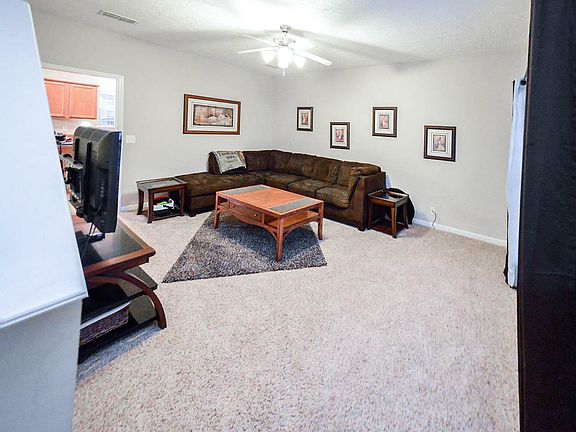3rd image of 1915 Colyn Ave For Sale
