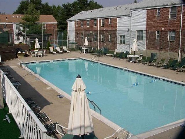 2nd image of 6839 Cloverdale Ln