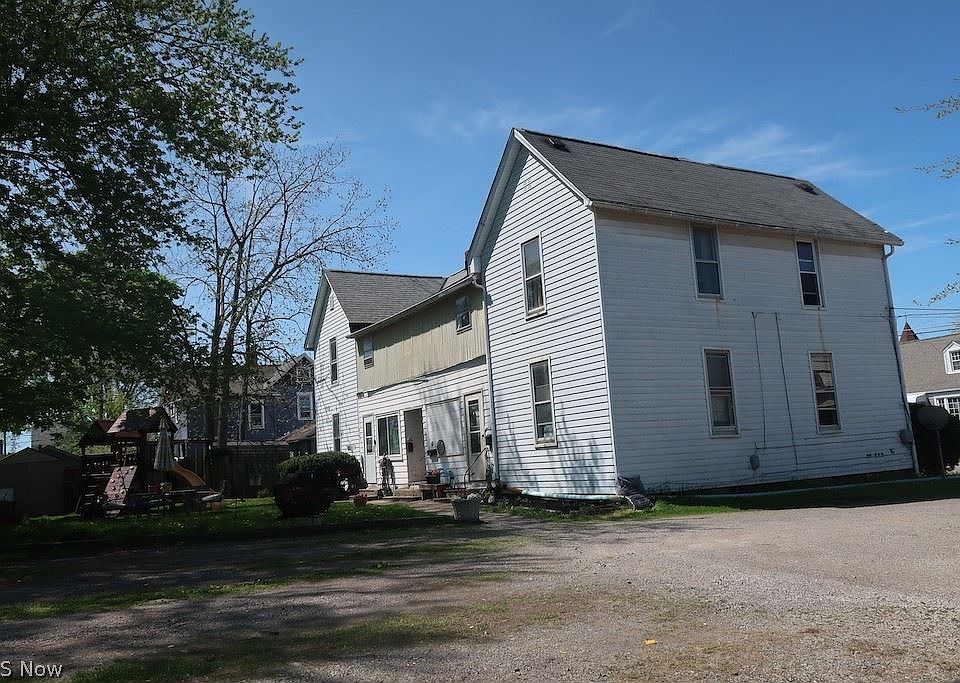 2nd image of 420 Plum St
