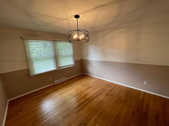 5th image of 18 Winding Brook Dr