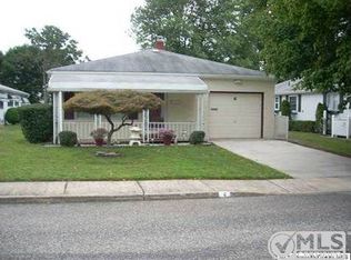 6 Roseau Ct, Toms River, NJ 08757