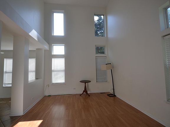 2nd image of 966 Huntington Dr Unit 966