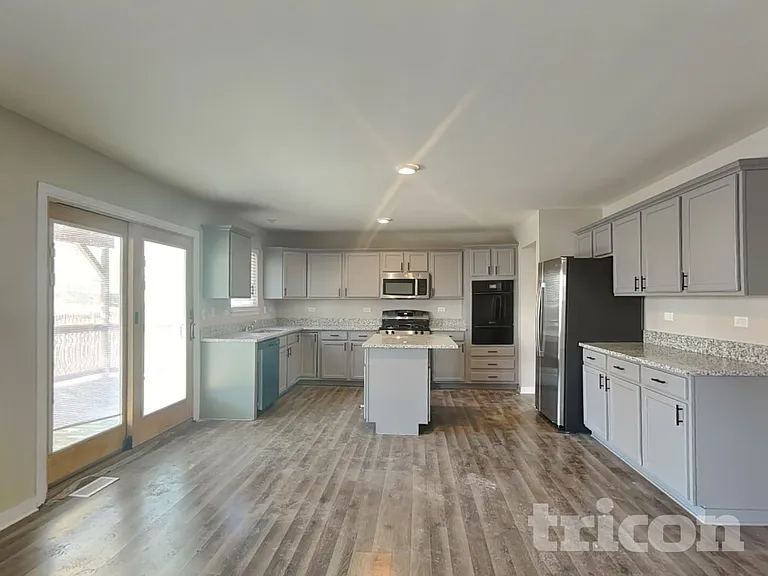 2005 Alpine Way — Photo 3