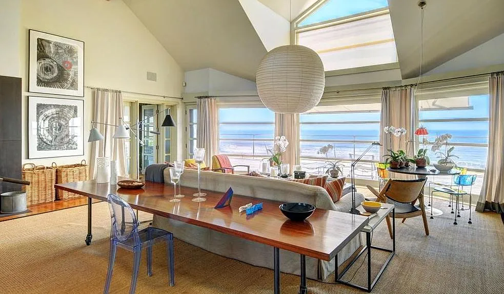Ocean Front Estate in Sagaponack — Photo 3