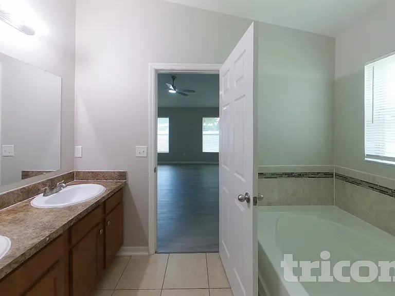 703 Bainbridge Loop — Photo 9