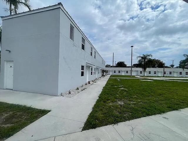 4383 Windsor Ave #2 — Photo 3
