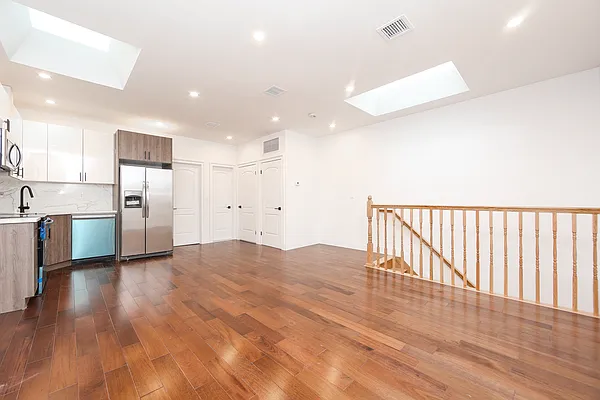 Sold by Keystone Realty USA Corp | media 11