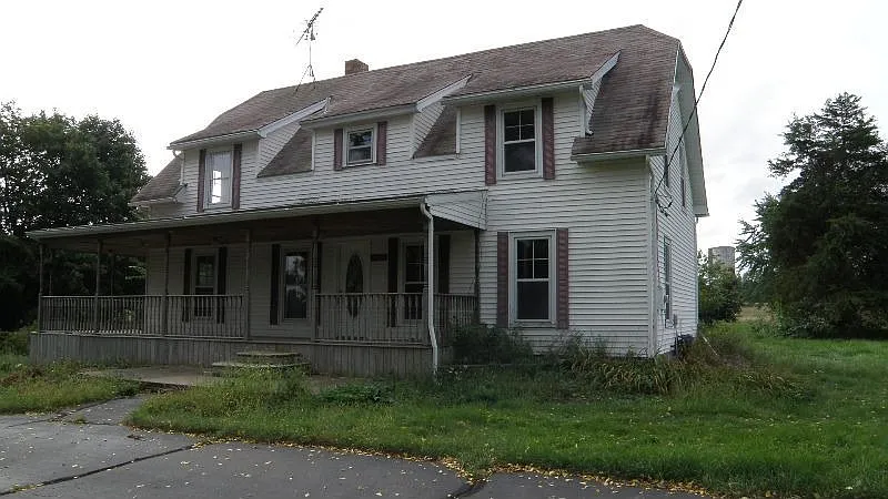 2748 Faussett Rd photo 1