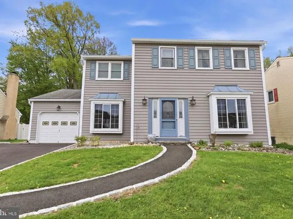 595 Buck Dr, Fairless Hills, PA 19030