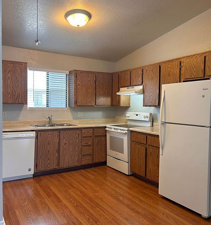 1st image of 465 W Ivyglen St Unit 3-206