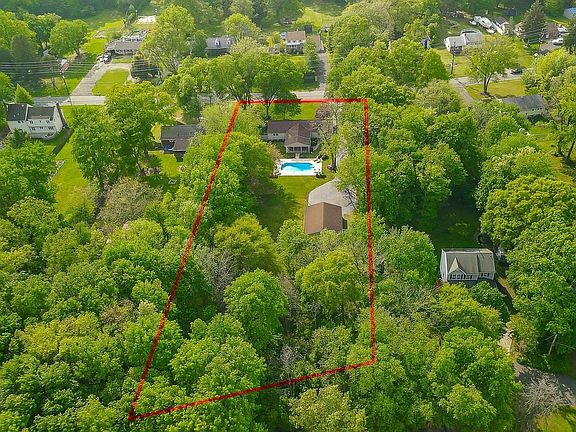 4th image of 120 Waverly Ave