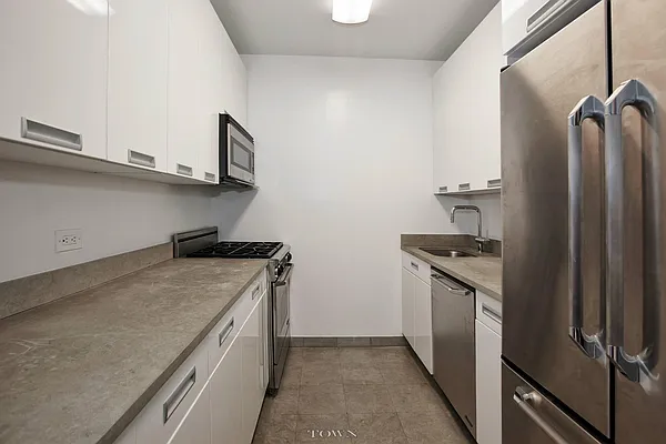Rented by Town Residential | media 27