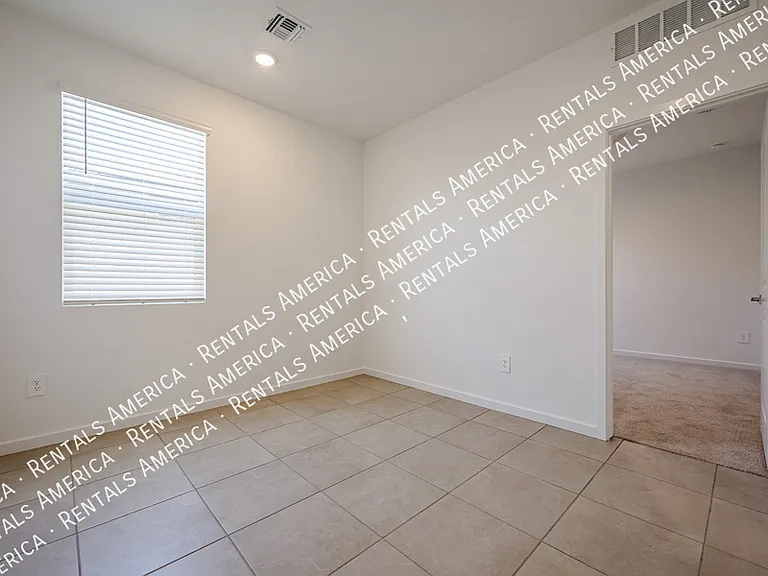 3380 N Camden Dr — Photo 24