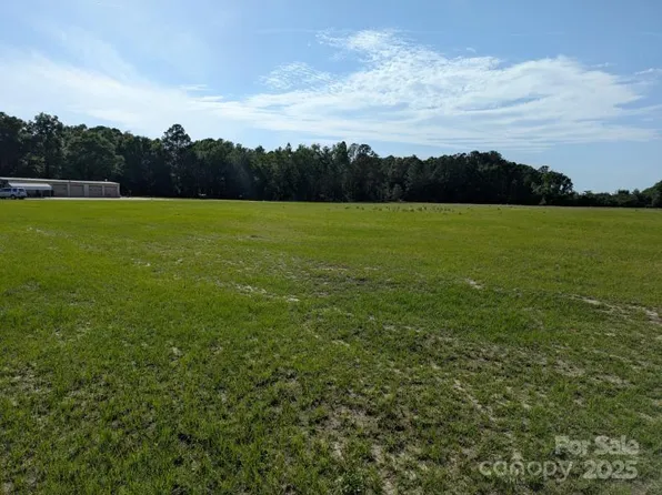 2128 N 5th St, Hartsville, SC 29550