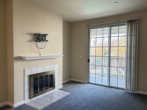 4th image of 607 Arcadia Ter Unit 203