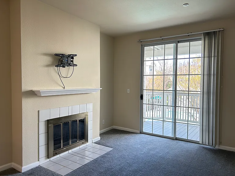 607 Arcadia Ter #203 — Photo 4
