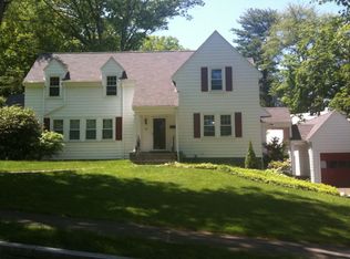 33 Leewood Rd, Newton, MA 02461