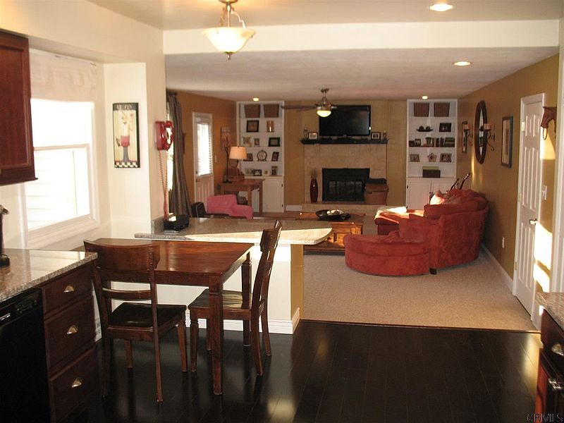 5th image of 26 VAN TASSEL Lane