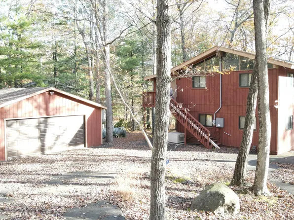 101 Corral Ln, Hawley, PA 18428