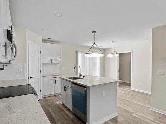 4th image of 404 S Johns St