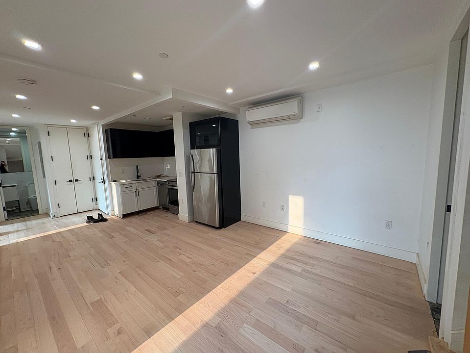 1st image of 15 E 31st St Floor 2