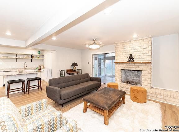 2nd image of 3211 Burnside Dr