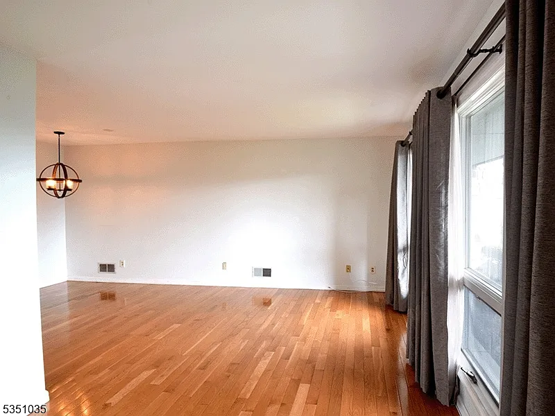 2 bed, 1.0 bath, $2,600 — Photo 3