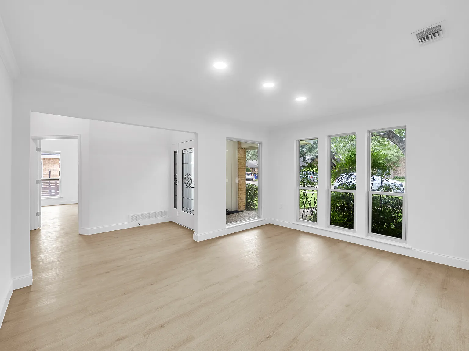 4 bed, 2594 sqft, $4,000 — Photo 3