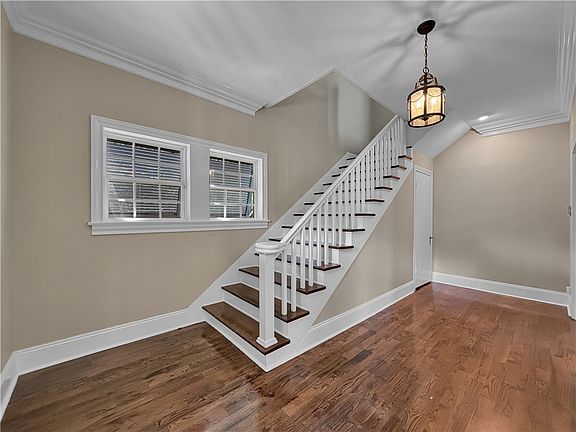5th image of 219 Leming Ave