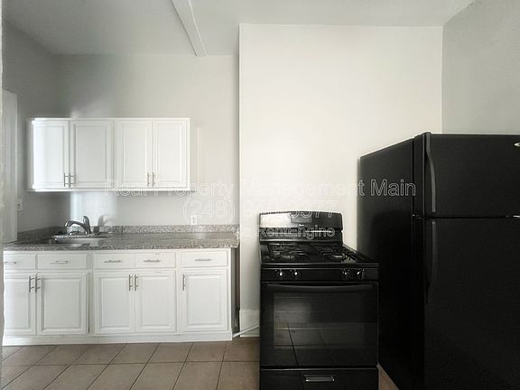 3rd image of 715 Parker St #4