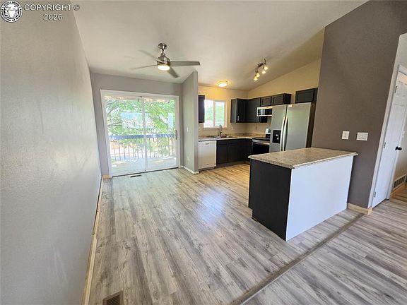 5th image of 811 Meadows Ave