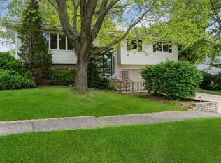 106 Glenwood Ln, Morris, IL 60450