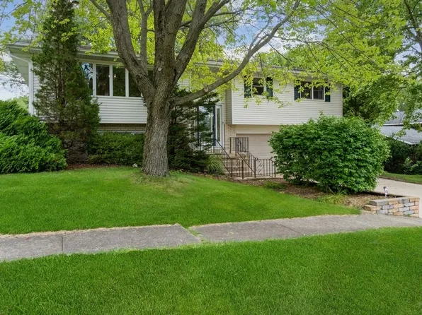 106 Glenwood Ln, Morris, IL 60450