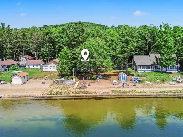 4098 6th St, Frankfort, MI 49635