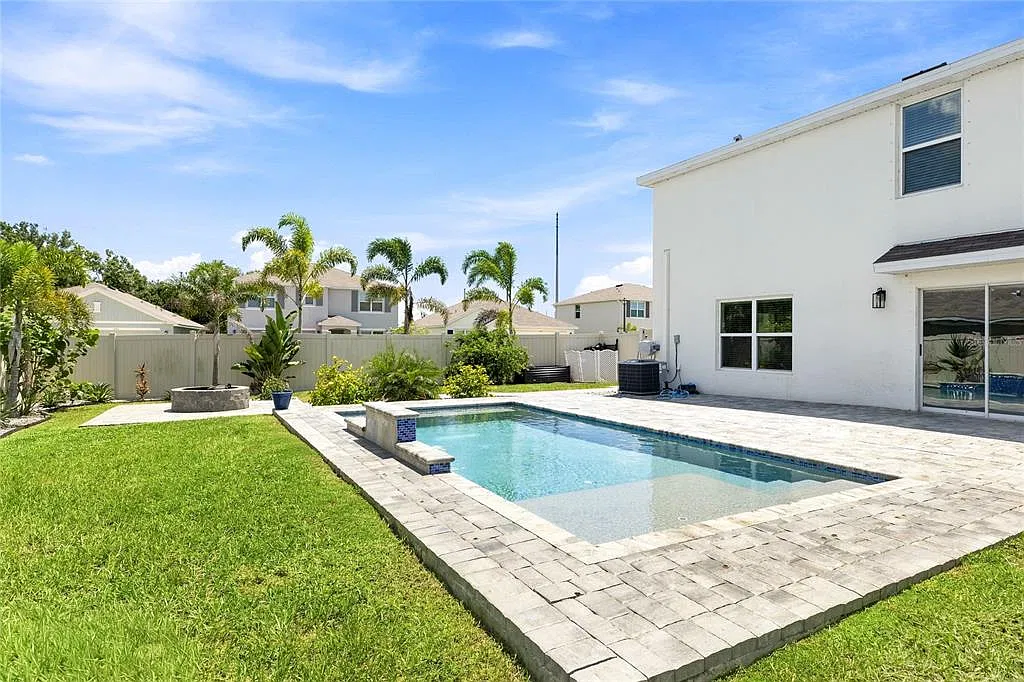 4 bed, 2.5 bath, 2260 sqft, $3,450 — Photo 3