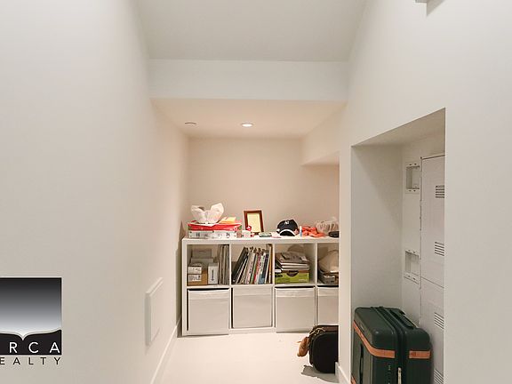 4th image of 3986 Uplands Way