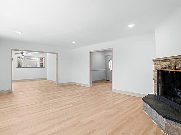 5th image of 2810 Robers Ave
