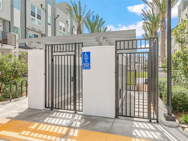 1515 W Bushell St — Photo 34