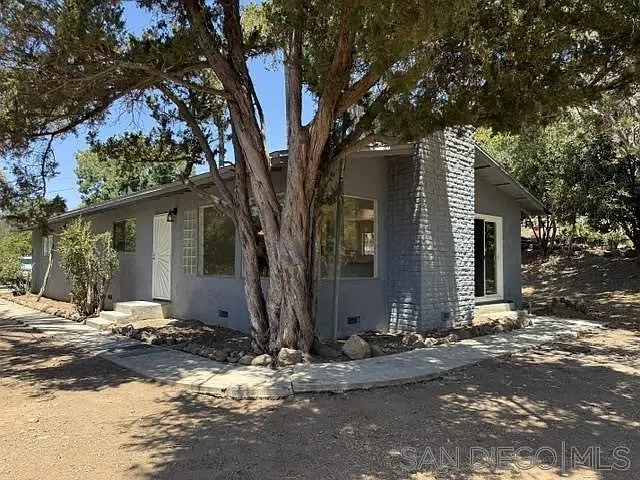 3 bed, 2.0 bath, 1468 sqft, $3,650 — Photo 2