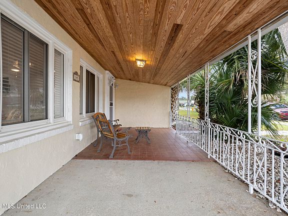 5th image of 145 Briarfield Ave