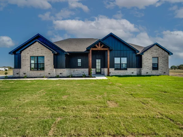 1051 Trumbull Rd, Ferris, TX 75125