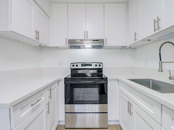 4th image of 425 16th St APT 226