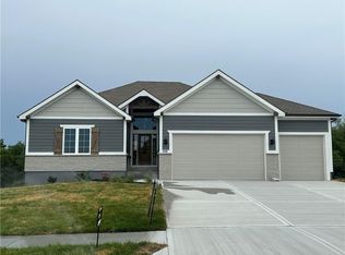 2030 SW Red Barn Ln, Lees Summit, MO 64082