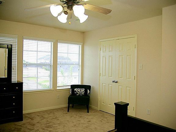 5th image of 1627 Royal Chase Dr