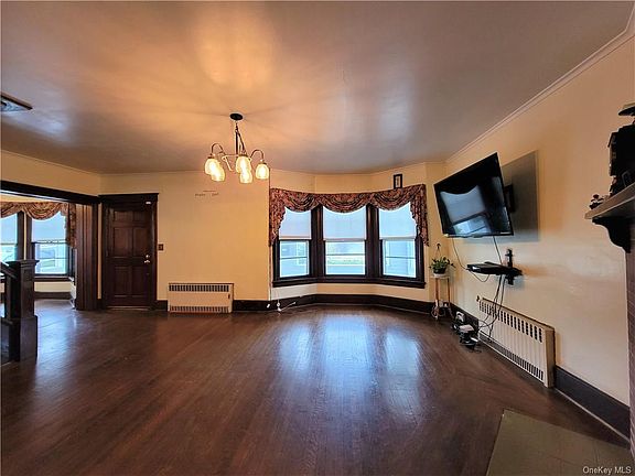 4th image of 156 Prospect Ave
