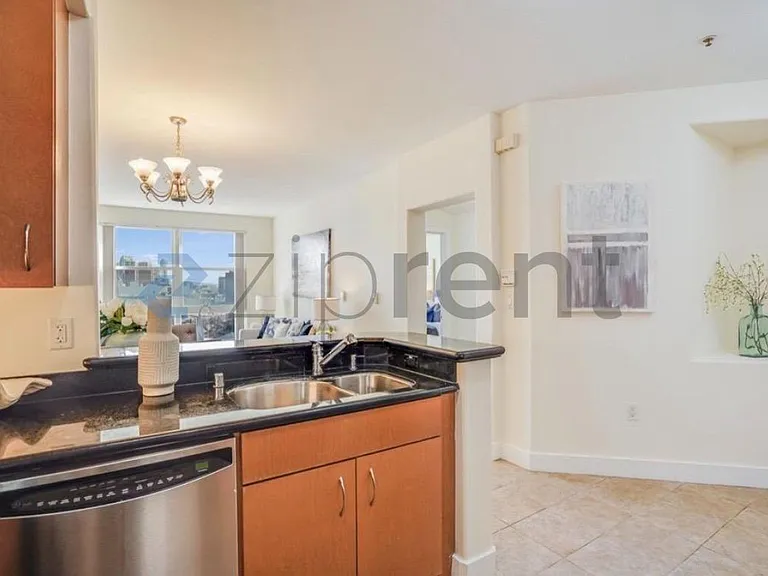 851 Van Ness Ave #306 — Photo 10